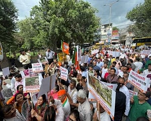 Delhi BJP holds protest at AAP MLA Somnath Bharti's house