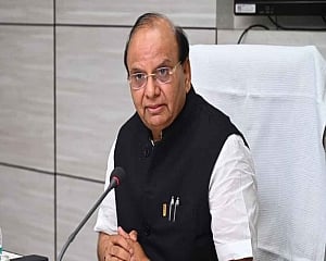 Delhi LG asks Kejriwal govt to release Rs 383 crore to MCDs, says 'pending' for 2 years