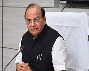Delhi LG urges Punjab CM to take 'urgent and substantive' measures to check stubble burning