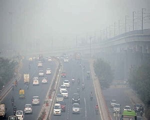 Delhi's air 'very poor' on morning after Diwali but relatively better than previous years