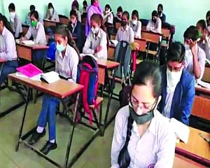 Delhi schools, Govt offices to reopen as AQI improves