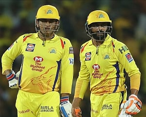Dhoni steps aside, hands over CSK captaincy to Jadeja