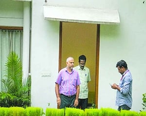 ED raids 40 spots across country in  Delhi liquor scam