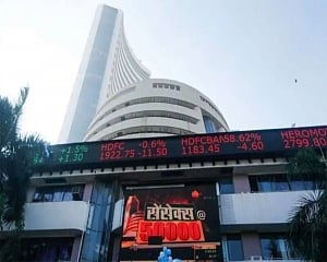 Eight of top-10 firms add Rs 2.34 lakh cr in m-cap; Reliance Industries biggest gainer