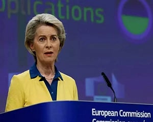 European Union makes Ukraine a candidate for EU membership