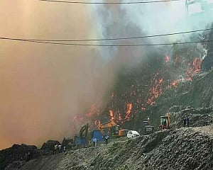 Fire at Ghazipur landfill: Delhi environment minister summons EDMC officials