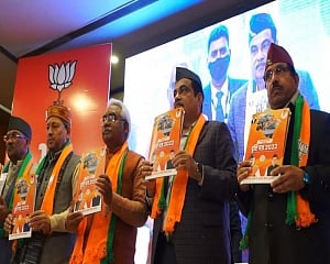 Gadkari releases BJP's manifesto for U'khand