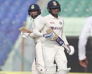 Gill closes in on maiden Test century as India consolidate lead