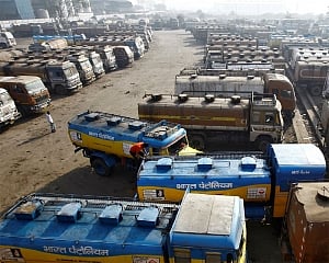 Govt slashes windfall tax on fuel export, domestic crude oil