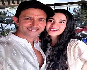 Hrithik celebrates first Diwali with girlfriend Saba Azad