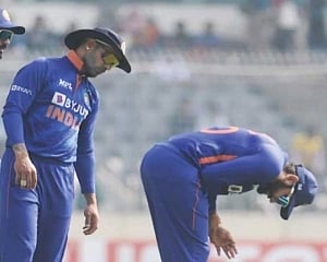 IND v BAN, 2nd ODI: Rohit Sharma sent to hospital for X-ray after suffering blow to left thumb