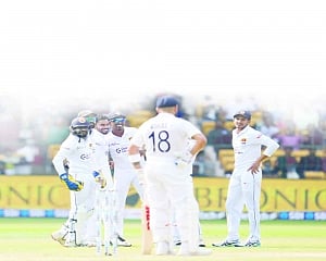 India dismantle SL to end Day 1 on a high