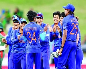 India keeps semis hopes alive