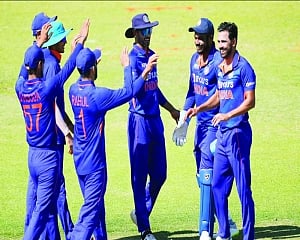 India thump Zimbabwe by 10 wickets