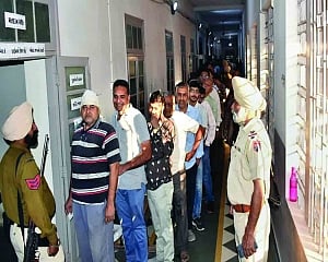 Intense campaigns fail to draw Guj voters to booths