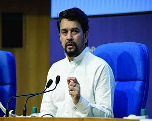 It’s madhushala behind AAP facade of pathshala: Anurag