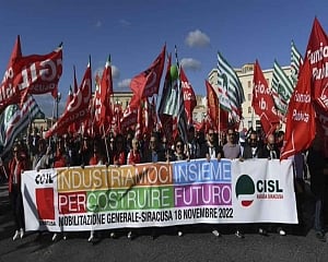 Italian oil workers seek deal for Russian-owned refinery
