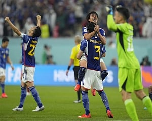Japan beats Spain 2-1 as both teams advance at World Cup