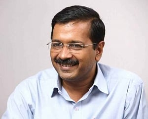 Kejriwal alleges 'Maha Vyapam scam' in Guj, promises 10-year jail if AAP comes to power