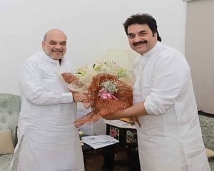 Kuldeep Bishnoi meets Shah, Nadda in New Delhi