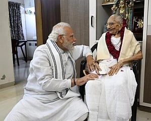 Lakhs of mothers blessing me: PM Modi