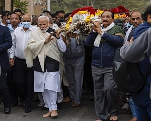 Leaders condole death of PM's mother, recall her simplicity, high values