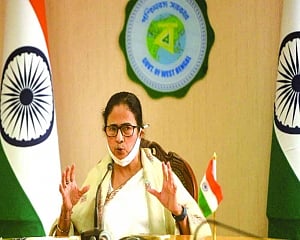 Mamata blocks Guv on her Twitter after ‘gas chamber’ barb