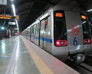 Man kills self by jumping in front of train on Delhi Metro's Blue Line