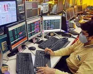 Markets fall in early trade amid weak global cues
