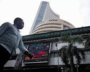 Markets maintain winning momentum on firm global trends, foreign fund inflows