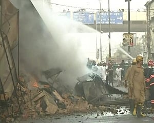 Massive fire guts 3 shops in Delhi; 5 injured, building collapses