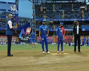 MI win toss, elect to bowl against DC