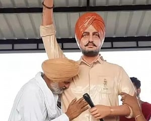 Moosewala's father praises Punjab Police after alleged killers gunned down