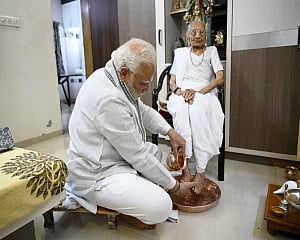 My mother is simple but extraordinary: Modi