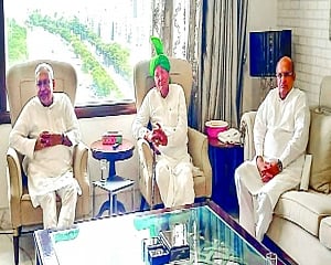 Nitish casts his net wide for Opp unity