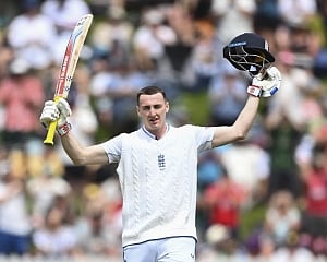Brook leads counteroffensive as England reaches lunch at 124-4 against NZ in 2nd test