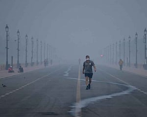 Delhi's air quality remains 'very poor', AQI at 367