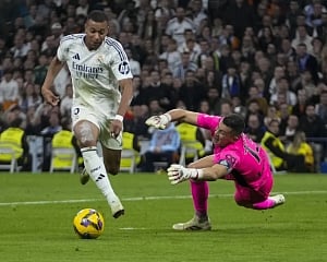 MbappÃ© and Bellingham respond to unhappy fans with goals in Real Madrid's 2-0 win over Getafe