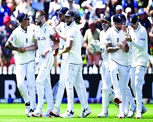 Milestones galore as England leads New Zealand by 533 runs in the 2nd test after 2 days
