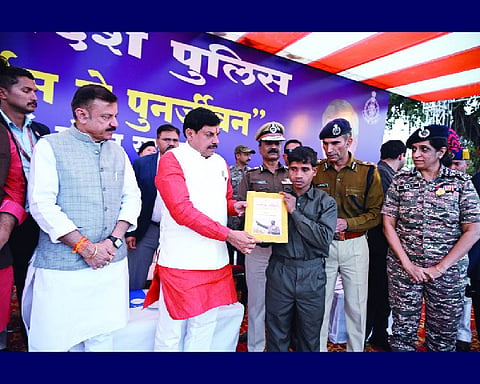 10 Naxalites surrender in MP’s Balaghat
