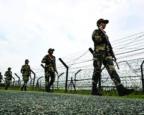 45 Bangladeshis held while crossing border in Bengal