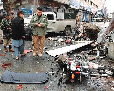 7 security personnel injured in Pakistan bomb blast