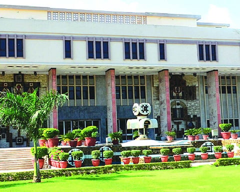 Apple approaches Delhi HC against global turnover-based penalties on multinationals under competition law