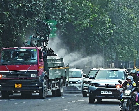 City enters red zone as pollution levels crosses 400 mark
