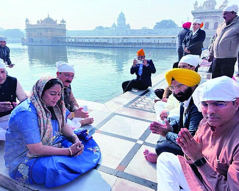 CM, ministers pay respects at Golden Temple