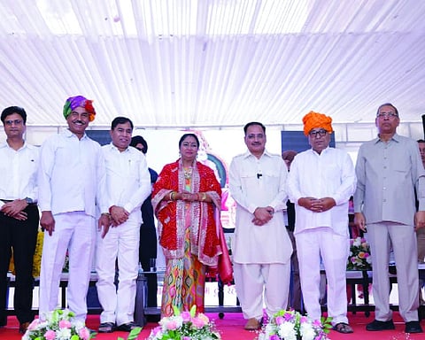 CM unveils Rs 1,000 crore for rural projects