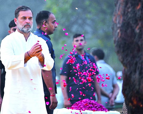 Congress pays tributes to Indira on death anniversary