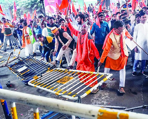 Cops, Hindu groups scuffle outside Kolkata’s Bangladesh Deputy High Commission