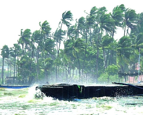 Cyclone Ditwah nears TN coast, Stalin reviews preparedness