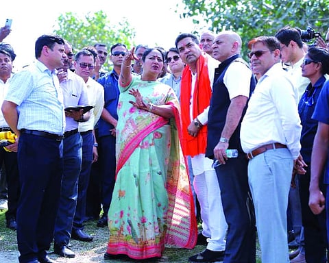Govt launches drive to clean, repair city roads
